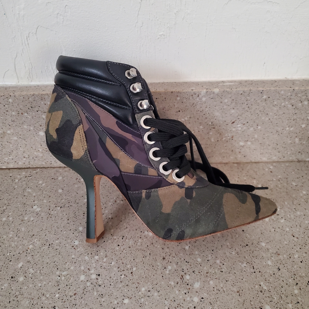EUC Gianni Bini Camo Lace-Up Suede Booties 7